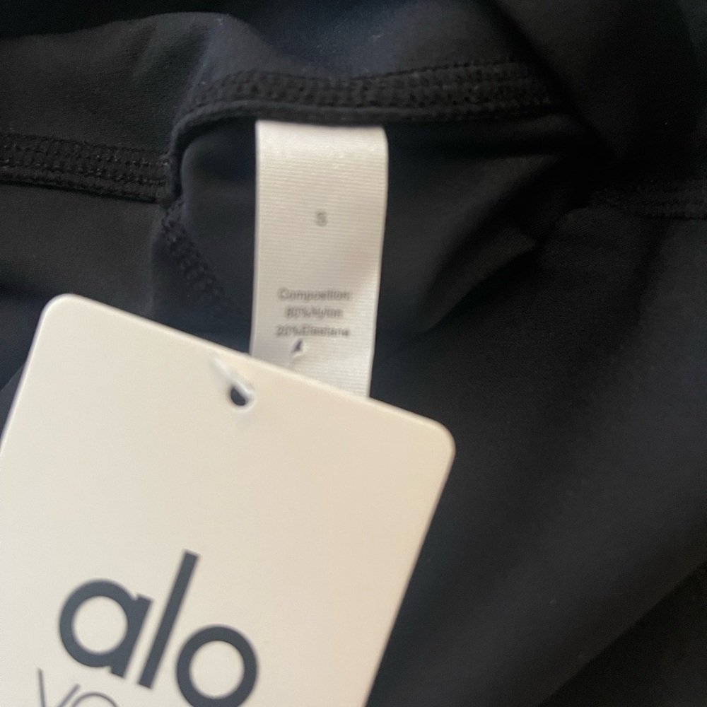 ALO Yoga Women's Classic Black Bike Shorts with pocket